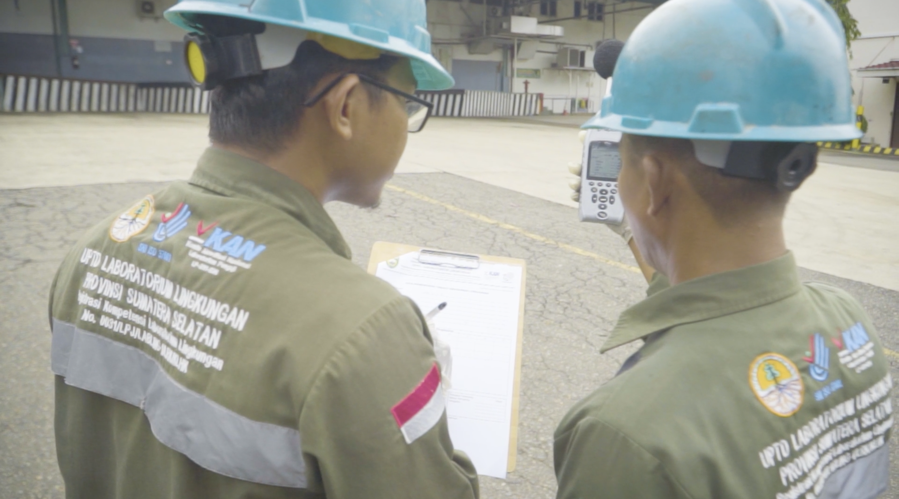 Monitoring Lingkungan di Lapangan